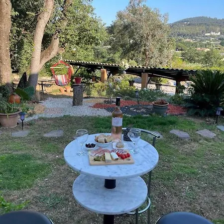 D'hotes - Du Rocher Bed and breakfast 3*
