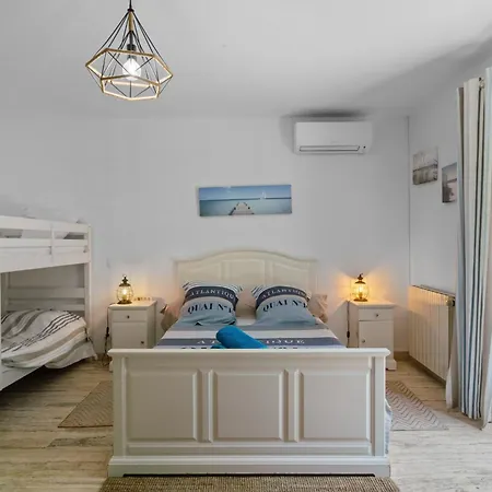 D'hotes - Du Rocher Bed and breakfast Hyères