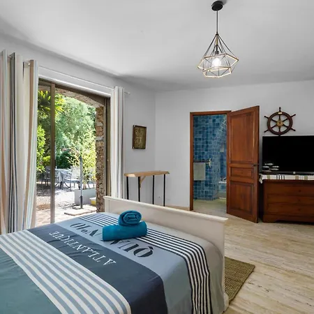 D'hotes - Du Rocher Bed and breakfast 3*