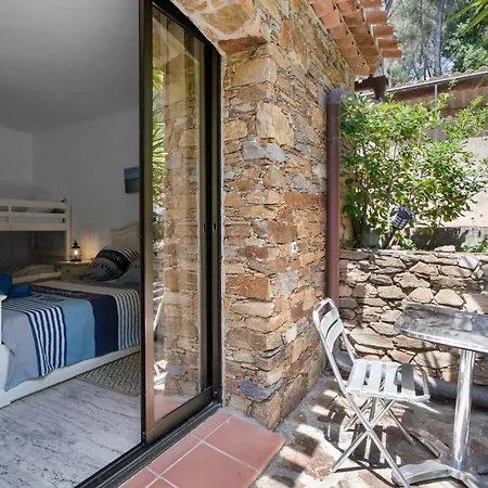 D'hotes - Du Rocher Bed and breakfast