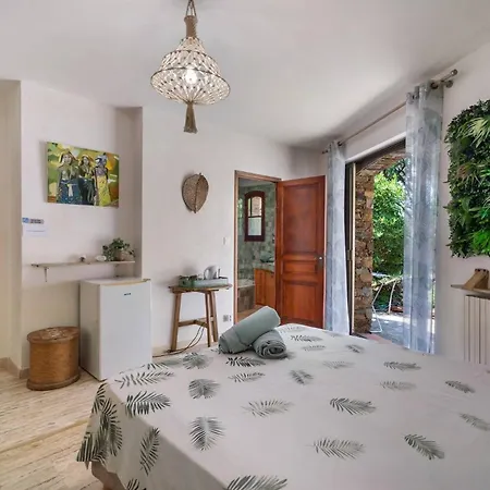 D'hotes - Du Rocher Bed and breakfast