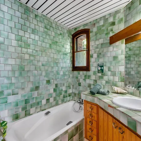 D'hotes - Du Rocher Bed and breakfast